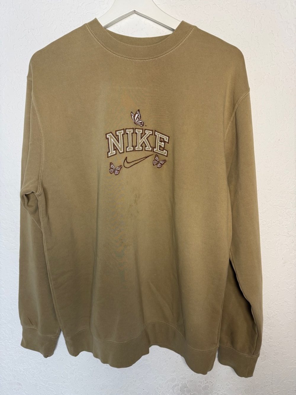 Nike Vintage Style Butterfly Embroidered Sweatshirt Size M - Picture 4 of 5